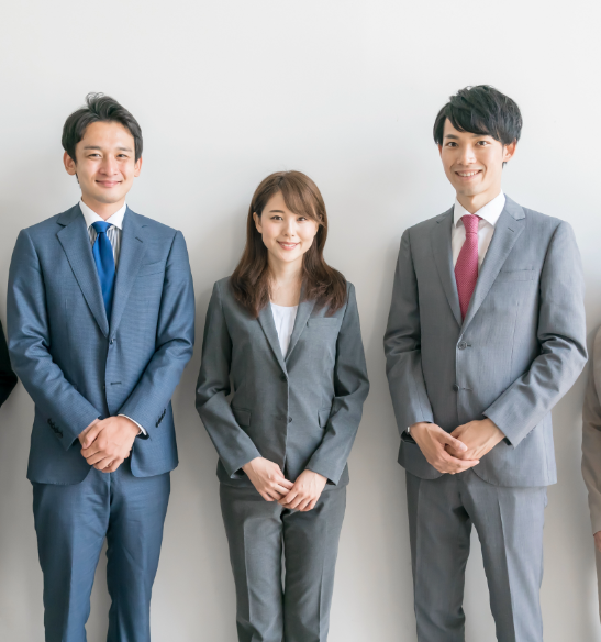 立っている人達